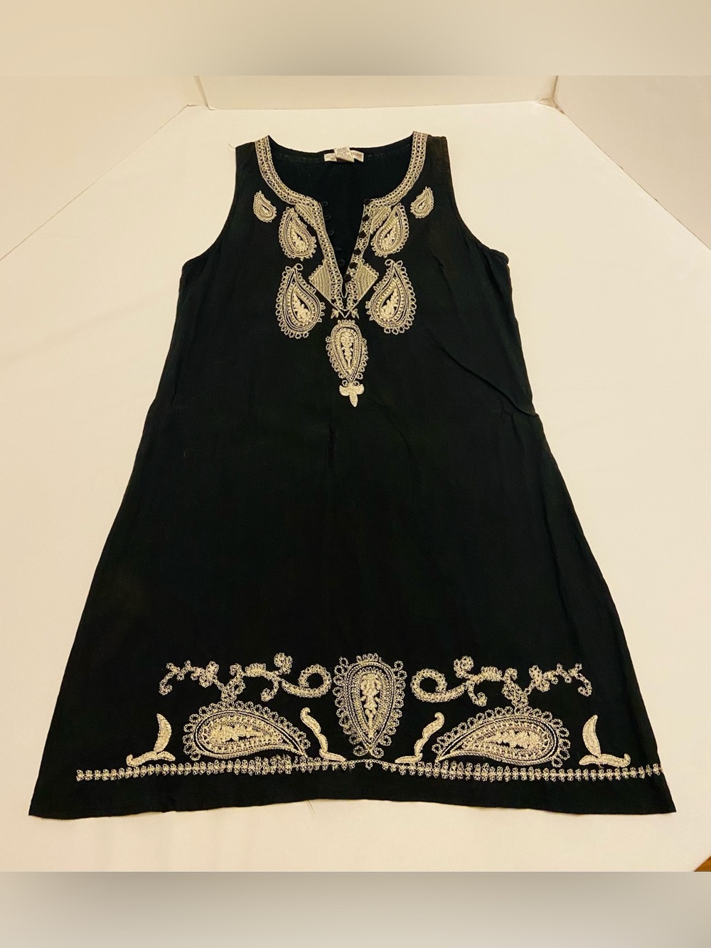 Embroidered Cotton Black Sleeveless Shift Dress, size S